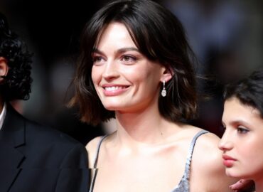 EMMA MACKEY 78. CANNES FİLM FESTİVALİ’NDE MESSIKA MÜCEVHERLERİYLE IŞILDADI
