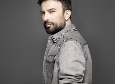 TARKAN’DAN YAZ SÜRPRİZİ, DÖNMÜYOR GİDEN SEVENLERİYLE BULUŞUYOR