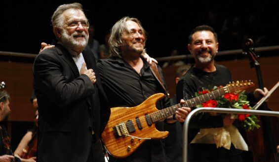 ANITSAL MEKANLARDA, ÖLÜMSÜZ EZGİLER EGE’DE ANADOLU ROCK’A SENFONİK YOLCULUK