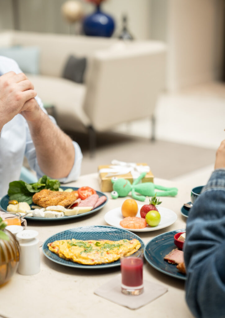 Lüks ve zarafetin buluştuğu Address Hotel Istanbul, Babalar Günü’nü unutulmaz kılmak isteyenleri özel geç kahvaltı konsepti ile ağırlıyor. The Restauran’ta lezzet dolu bir kahvaltı ile başlayan bu deneyim şehrin en özel manzarasında Sky View’de İstanbul’un 360 derece panoramik manzarası eşliğinde sunulan Türk kahvesiyle taçlanıyor.