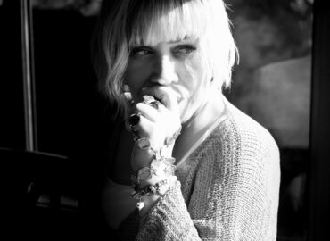 VE ÖZLEM BİTTİ                                                     YENİ ALBÜMÜNLE HOŞGELDİN SEZEN AKSU