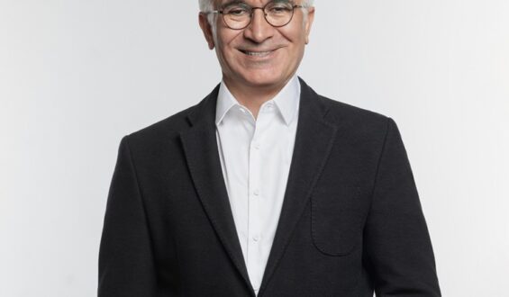 Prof. Dr. Selçuk Şirin’den Yetişin Babalar Raflarda