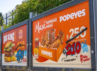 Tıkla Gelsin, Burger King ve Popeyes Panolarını Grafiti Sanatçılarıyla Hack’ledi