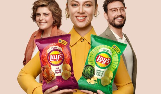 DEMET EVGAR, DANİNO VE REFİKA BİRGÜL LAY’S’İN YENİ REKLAM FİLMİNDE BULUŞTU