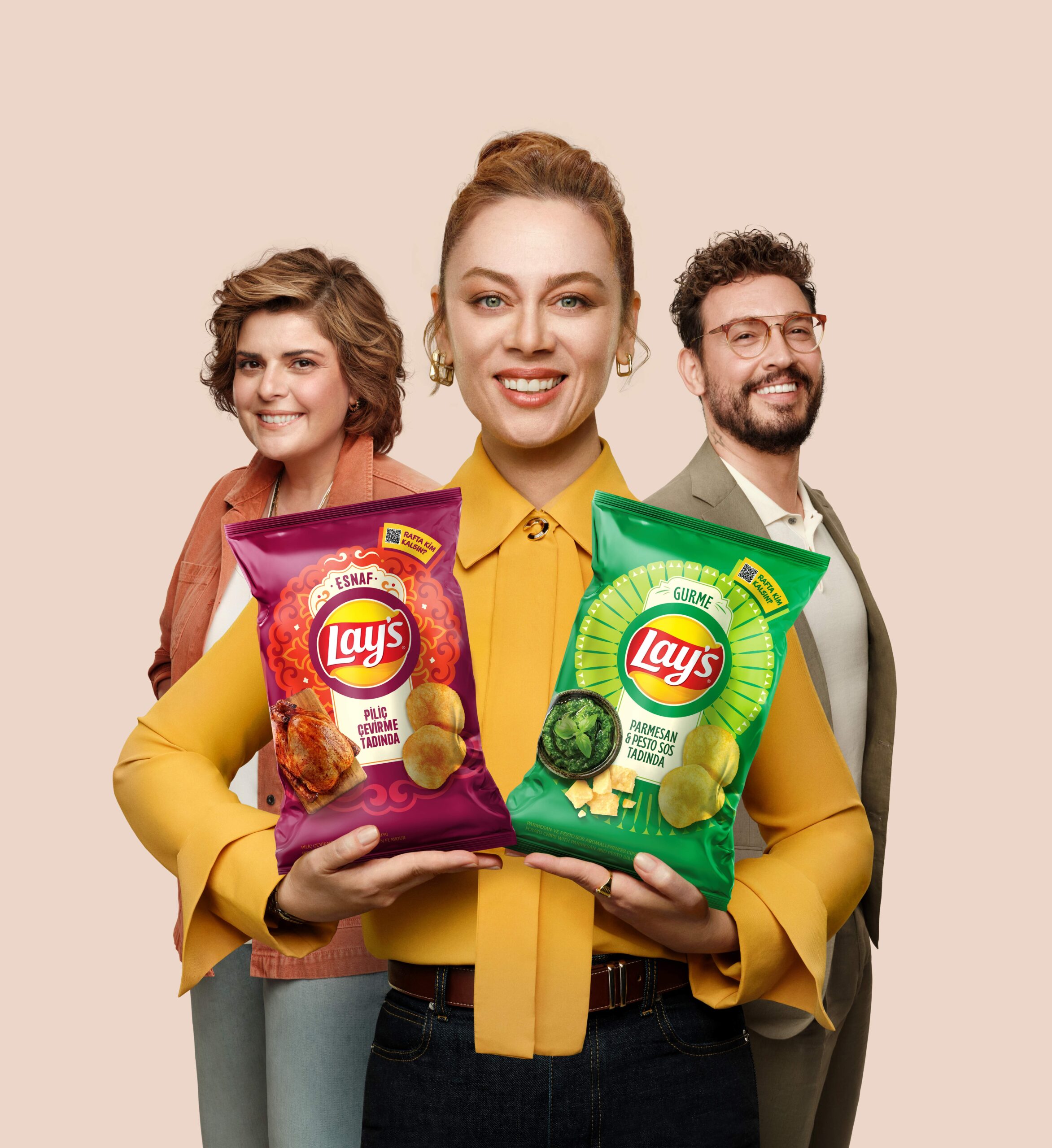 DEMET EVGAR, DANİNO VE REFİKA BİRGÜL LAY’S’İN YENİ REKLAM FİLMİNDE BULUŞTU