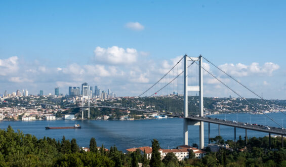 İBB, GÜRÜLTÜYLE MÜCADELE İÇİN İSTANBULLULARIN GÖRÜŞÜNÜ ALIYOR