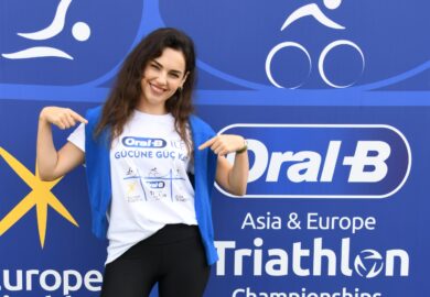Triatlon Şampiyonaları’nın Startını, Oral-B Marka Yüzü Oyuncu Yağmur Tanrısevsin Başlattı