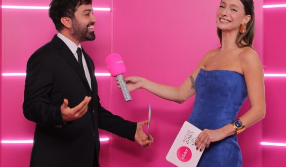 Saç Tasarımcısı Ahmet Çoban Harper’s Bazaar Women Of The Year Ödül Gecesinde Işıltı Saçların Formülünü Paylaştı