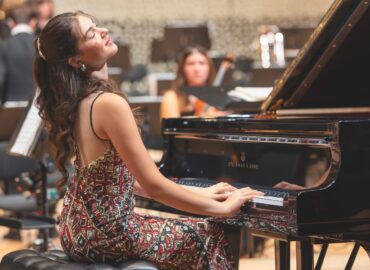 GENÇ PİYANİST İLYUN BÜRKEV, PRAG LOBKOWİCZ SARAYI’NDA