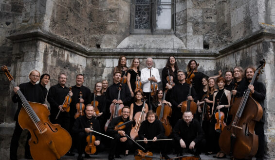 Dünya Yıldızları ve Genç Yetenekler, İş Sanat Sahnesinde