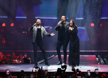 Tarkan Sahneyi Salladı, Sürpriz Konuklar Ata Demirer ve Sibel Can Büyüledi