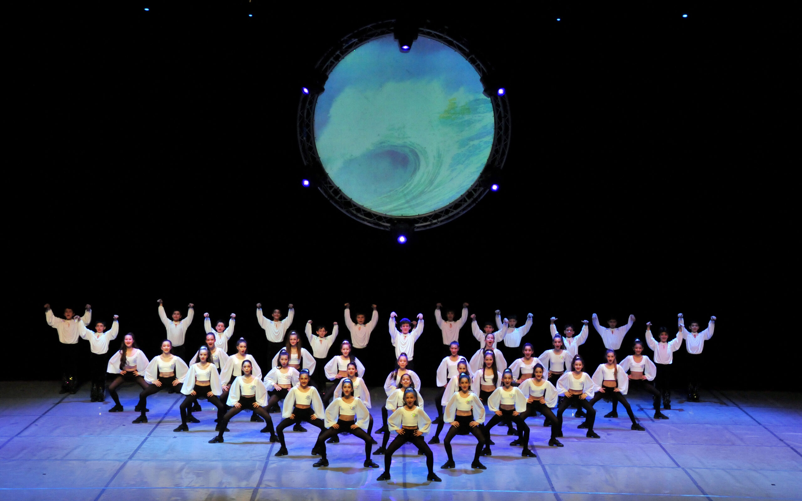 AKM’de Alkış Yağmuru Anadolu Ateşi Kıvılcım, Çocukları Büyüledi