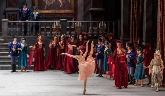 AŞKIN EN GÜÇLÜ HALİ ROMEO VE JULIET YENİDEN AKM SAHNESİNDE