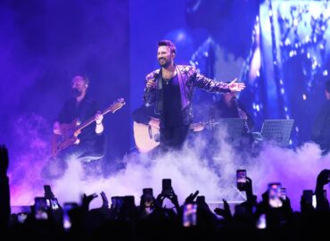 TARKAN’IN MODA TASARIMCISI EMRE ERDEMOĞLU MOSKOVA’DA GÜCÜNÜ SAHNEYE TAŞIYOR