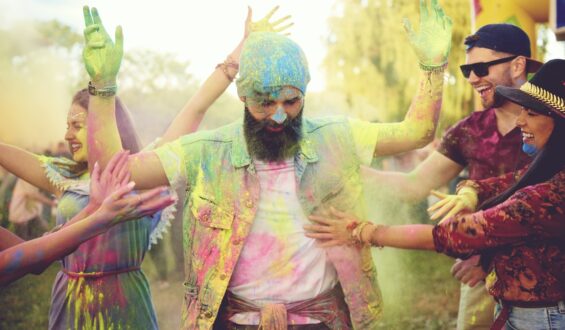 Hindistan’da Renklerin Coşkusu 2026 Holi Festivali