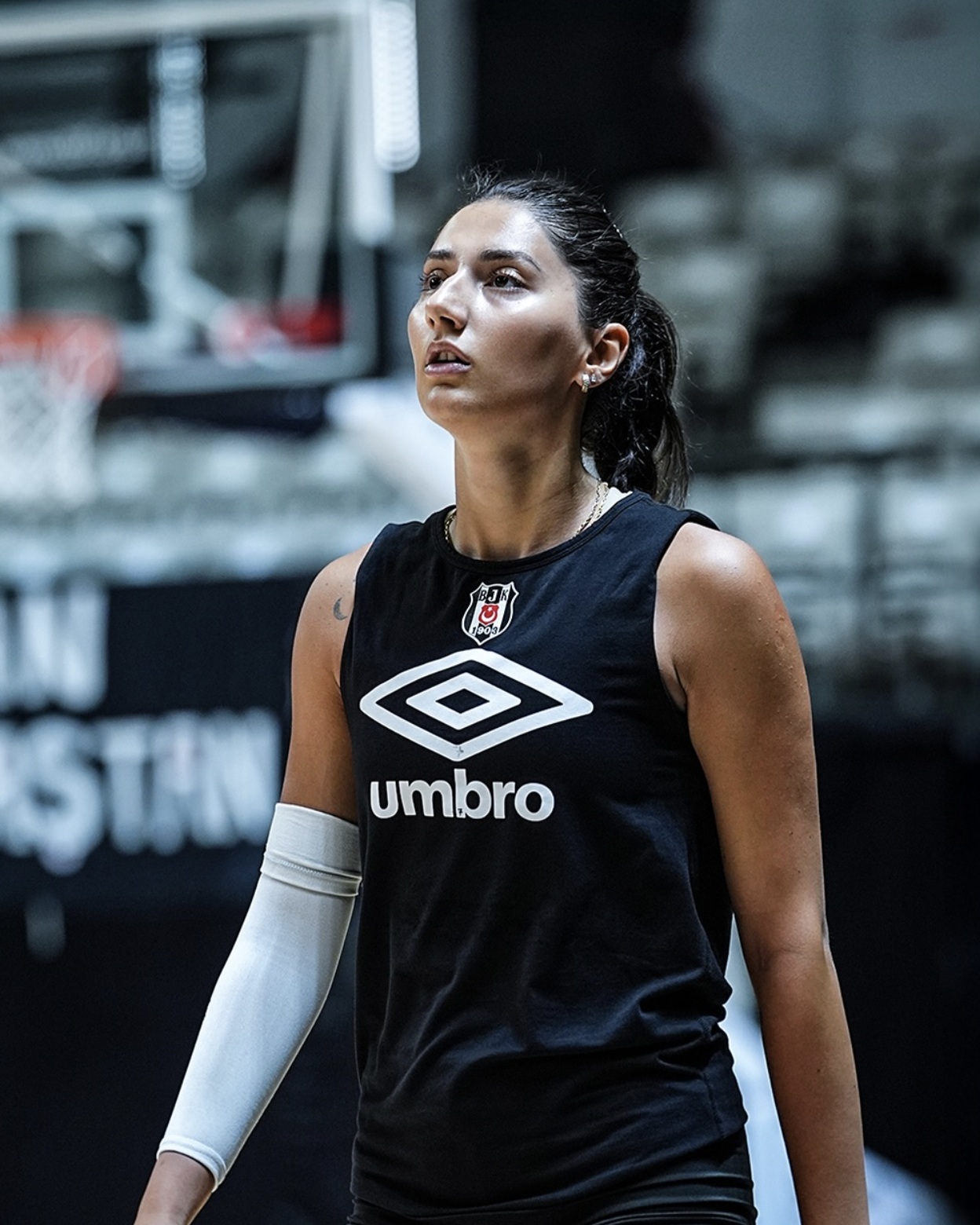 BUKET GÜLÜBAY “VAKIFBANK’TAN BEŞİKTAŞ’A BİR PASÖRÜN YOLCULUĞU”